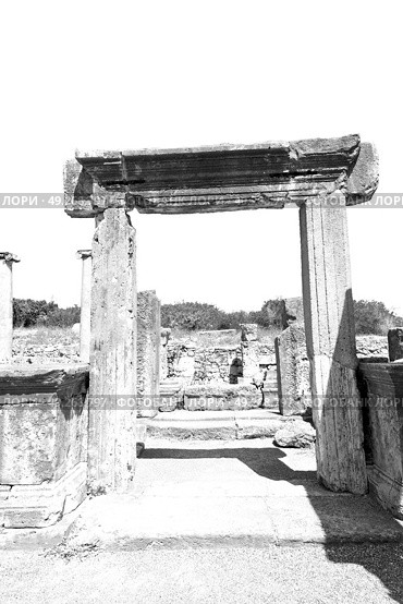  old   construction in asia turkey the column  and the roman temple . Стоковое фото, агентство Ingram Publishing / Фотобанк Лори