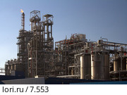 Нефтеперегонный завод, порт Антверпен. Солнечный день. Стоковое фото, фотограф Михаил Лавренов / Фотобанк Лори