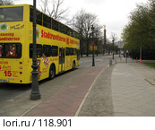 Автобус на автобусной остановке в Германии (2007 год). Редакционное фото, фотограф Лада Иванова / Фотобанк Лори