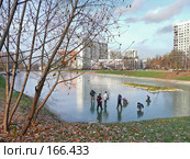 Первый лёд на пруду в Солнцеве возле школы 1007 (2007 год). Стоковое фото, фотограф ДЕНЩИКОВ Александр Витальевич / Фотобанк Лори