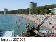 Пицунда. Вид на пляж со стороны моря с борта сторожевого катера. Абхазия. (2006 год). Стоковое фото, фотограф Виктор Филиппович Погонцев / Фотобанк Лори