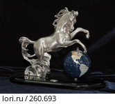 Статуэтка"Конь и глобус". Декоративные изделия из серебра. (2005 год). Редакционное фото, фотограф Виктор Филиппович Погонцев / Фотобанк Лори