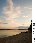 Лодка на песке (2008 год). Редакционное фото, фотограф Алина Голышева / Фотобанк Лори