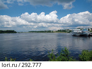 Акватория Волги и круизные теплоходы. Углич. (2005 год). Стоковое фото, фотограф Алексей Зарубин / Фотобанк Лори