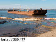 Заброшенное судно на реке Чусовой. Стоковое фото, фотограф Михаил Мандрыгин / Фотобанк Лори