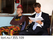 Московский панк в метро (2008 год). Редакционное фото, фотограф Андрей Аркуша / Фотобанк Лори