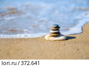Стопка из камней на берегу моря. Стоковое фото, фотограф Валерия Лузина / Фотобанк Лори