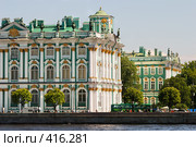 Государственный Эрмитаж (Зимний дворец) со стороны Дворцового моста. Санкт-Петербург (2008 год). Редакционное фото, фотограф Дмитрий Яковлев / Фотобанк Лори