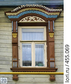 Мышкин на Волге. Окно с красивыми наличниками на доме Корольковых (2008 год). Стоковое фото, фотограф Т. З. / Фотобанк Лори