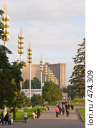 Москва. ВВЦ. Вид на гостиницу "Космос" (2008 год). Редакционное фото, фотограф Светлана Силецкая / Фотобанк Лори