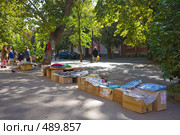 Уличная торговля всякой всячиной. Ростов-на-Дону. (2008 год). Редакционное фото, фотограф Иван Сазыкин / Фотобанк Лори