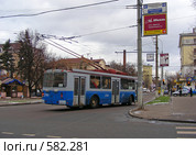 Троллейбус № 23 идет по улице 9-я Парковая, район Измайлово, Москва (2008 год). Редакционное фото, фотограф lana1501 / Фотобанк Лори