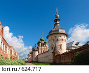 Ростов Великий, стены и башни кремля (2005 год). Редакционное фото, фотограф Владимир Чинин / Фотобанк Лори