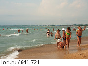 Дети играют на пляже (2008 год). Редакционное фото, фотограф Дмитрий Натарин / Фотобанк Лори