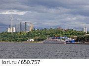 Круизный теплоход у причала (2008 год). Редакционное фото, фотограф Анатолий Косолапов / Фотобанк Лори