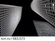 Три белых небоскреба в ночи (2008 год). Стоковое фото, фотограф Алексей Смоляный / Фотобанк Лори
