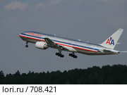 American Airlines B-777-200 вылетает из Домодедово (2008 год). Редакционное фото, фотограф Александр Тарасенков / Фотобанк Лори
