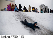 Катание с ледяной горки (2006 год). Редакционное фото, фотограф Сайганов Александр / Фотобанк Лори