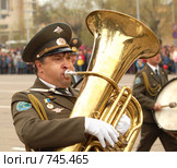 Военный духовой оркестр. Тубист. (2007 год). Редакционное фото, фотограф Александр Подшивалов / Фотобанк Лори