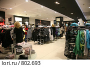 В магазине женской одежды (2009 год). Редакционное фото, фотограф Наталья Волкова / Фотобанк Лори