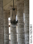 Фонарь и Колоннада, Ватикан (2009 год). Стоковое фото, фотограф Маргарита Герм / Фотобанк Лори