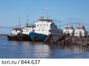 Буксиры в речном порту (2007 год). Редакционное фото, фотограф Сергей Семяшкин / Фотобанк Лори