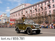 Головная машина парада 9 мая в Челябинске (2009 год). Редакционное фото, фотограф Андрей Соловьев / Фотобанк Лори