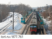 Люди садятся в электричку. Час пик (2009 год). Редакционное фото, фотограф Павел Гаврилов / Фотобанк Лори