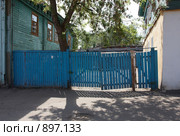 Город Муром. Синий забор (2009 год). Стоковое фото, фотограф Юрий Синицын / Фотобанк Лори