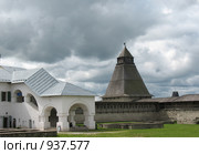 Псковский кремль, деревянная башня, внутренний двор (2009 год). Редакционное фото, фотограф Илекс / Фотобанк Лори