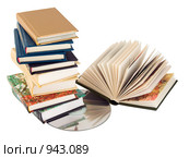 Книги и CD. Стоковое фото, фотограф Юрий Жеребцов / Фотобанк Лори