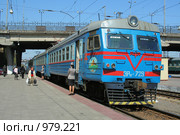 Проводницы возле вагона (2009 год). Редакционное фото, фотограф Вера Тропынина / Фотобанк Лори