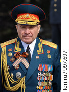 Генерал. 9 мая , чествование ветеранов ВОВ,  Площадь Советов, Улан-Удэ (2009 год). Редакционное фото, фотограф Александр Подшивалов / Фотобанк Лори