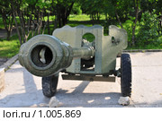 100 мм полевая пушка (БС-3) образца 1943 года в парке Победы в городе Кинешма (фокус на переднем плане) (2009 год). Редакционное фото, фотограф Ульянов Александр Михайлович / Фотобанк Лори