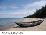 Лодка на берегу Байкала. Стоковое фото, фотограф Валерий Митяшов / Фотобанк Лори
