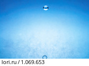 Падение капли воды. Стоковое фото, фотограф Константин Тавров / Фотобанк Лори