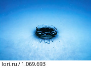 Падение капли воды. Стоковое фото, фотограф Константин Тавров / Фотобанк Лори
