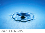 Падение капли воды. Стоковое фото, фотограф Константин Тавров / Фотобанк Лори