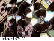 Cd dvd диски (2009 год). Редакционное фото, фотограф Соловьев Владимир Александрович / Фотобанк Лори
