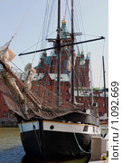 Хельсинки. Вид на современный город. Пристань (2009 год). Стоковое фото, фотограф Михаил Митин / Фотобанк Лори