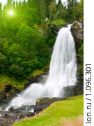 Водопад Stainsdalsfossen в Норвегии. Стоковое фото, фотограф Виталий Романович / Фотобанк Лори