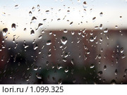 Капли на окне вечером после дождя. Стоковое фото, фотограф Филипченко Олеся Владимировна / Фотобанк Лори