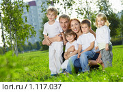 Большая семья. Стоковое фото, фотограф Raev Denis / Фотобанк Лори