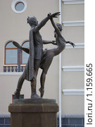 Город Улан-Удэ. Скульптура у театра оперы и балета (2009 год). Редакционное фото, фотограф Валерий Митяшов / Фотобанк Лори