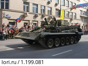 Бронированная ремонтно-эвакуационная машина БРЭМ, Москва, 9 мая 2008, после парада на Красной площади. Редакционное фото, фотограф Владимир Тарасов / Фотобанк Лори