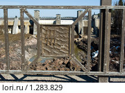 Знак опасности на заборе гидроэлектрической электростанции (2009 год). Стоковое фото, фотограф Лидия Ракчеева / Фотобанк Лори