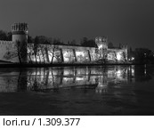 Новодевичий монастырь холодным ноябрьским вечером (2006 год). Стоковое фото, фотограф Сергей Рыбин / Фотобанк Лори