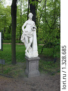 Статуя "слава" в летнем саду (2009 год). Редакционное фото, фотограф Владислав Иванцов / Фотобанк Лори