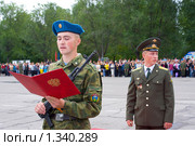 Десантник принимает военную присягу (2009 год). Редакционное фото, фотограф Сорокина Юлия / Фотобанк Лори