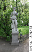 Скульптура в летнем саду (2009 год). Редакционное фото, фотограф Владислав Иванцов / Фотобанк Лори
